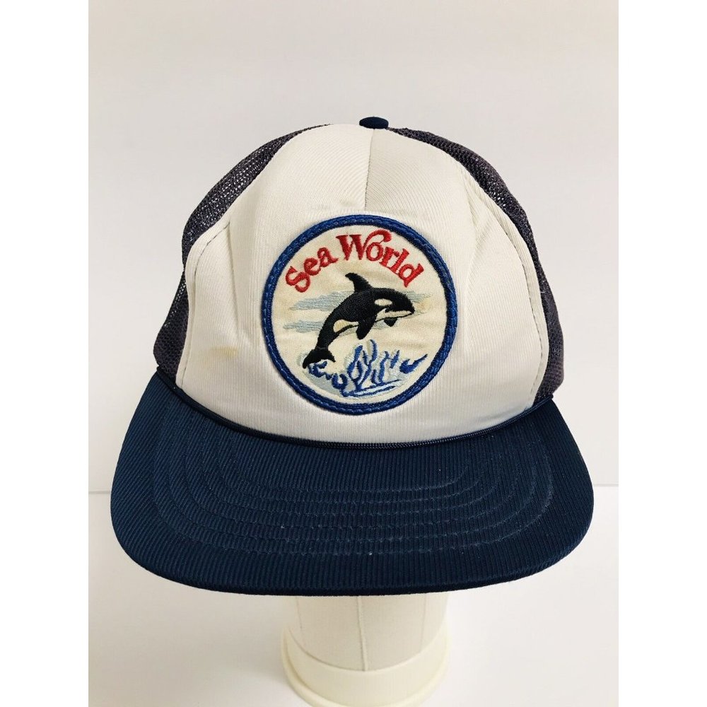 Vintage Sea World Orca Whale Patch Mesh Trucker Snapback Hat